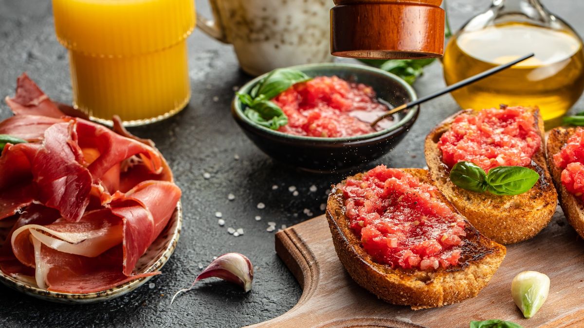 Rychlá večeře z rajčat? Vyzkoušejte španělský toast